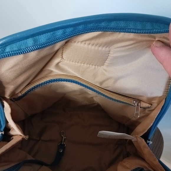 Womens 100% Leather, Backpack Style Handbag, Teal, Blue, Animal Print NWT - Picture 4 of 6